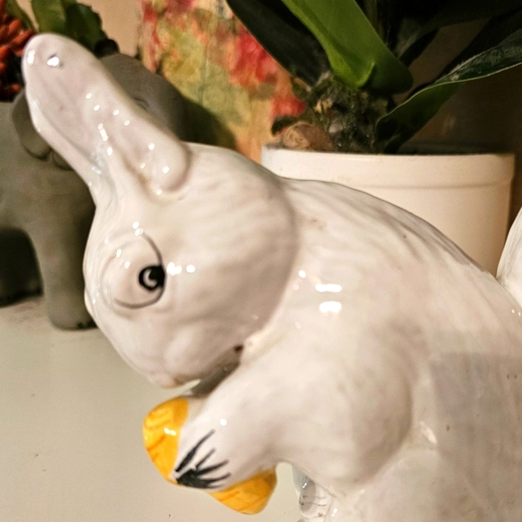 Itilian White Glaze Terracota Squirrel - Picture 2 of 8